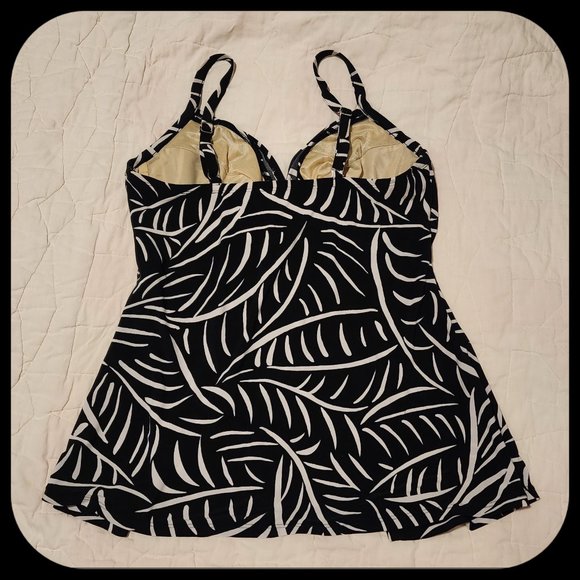 MIRACLE SUIT || Black & White Love Knot Tankini (SIZE 10DD) - Picture 4 of 7